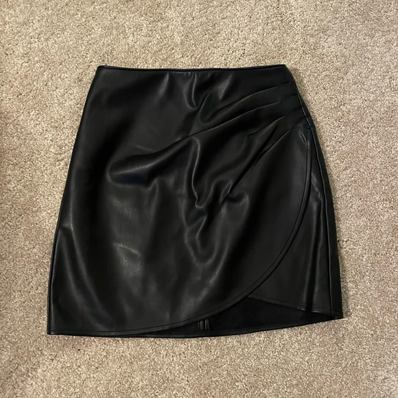 New Vegan Leather Mini Skirt - Picture 3 of 5